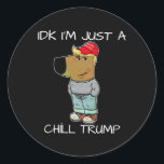 Pegatina Redonda Solo soy un meme gracioso de Chill Trump<br><div class="desc">Solo soy un meme gracioso de Chill Trump</div>