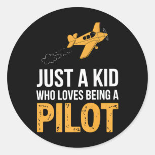 Pegatina Redonda Solo Un Niño Que Ama Ser Un Equipo Piloto De Avión