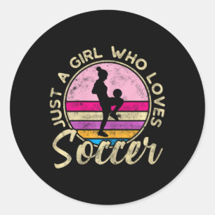 Pegatina Redonda Solo una chica que ama el fútbol mujeres retro vin