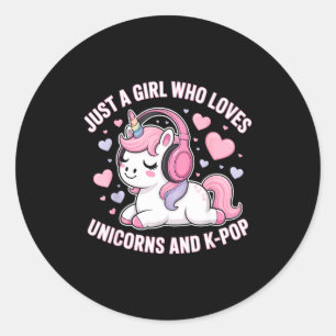 Pegatina Redonda Solo una chica que ama unicornios y K-p chica K P
