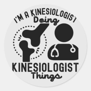 Pegatina Redonda Soy un kinesiólogo haciendo cosas de kinesiólogo