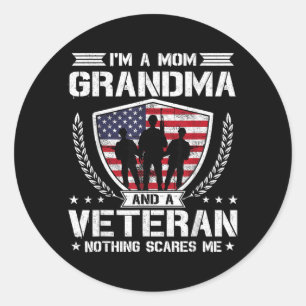 Pegatina Redonda Soy una mamá, abuela y veterana, nada me supera