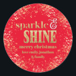 Pegatina Redonda Sparkle Shine Gold typography Merry Christmas Red<br><div class="desc">Tipografía Sparkle Shine Gold Feliz Navidad. ¡Oro elegante en rojo festivo!</div>