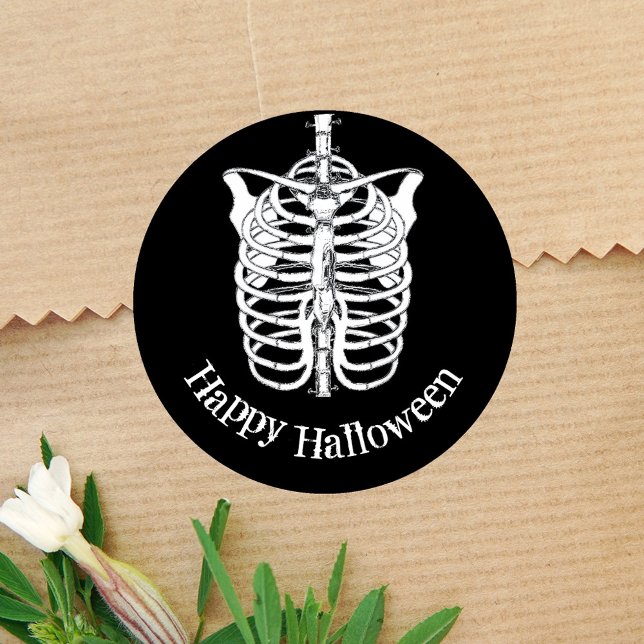 Pegatina Redonda Spooky Skeleton Happy Halloween (Black and white halloween skeleton sticker)