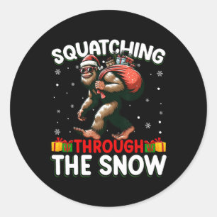 Pegatina Redonda Squatching De Pie Grande A Través De Las Noches De
