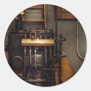 Pegatina Redonda Steampunk - De vuelta en la sala del motor