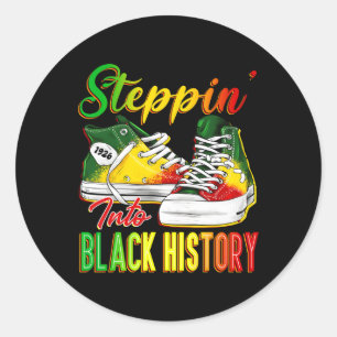 Pegatina Redonda Steppin Into Black History Month Afro Black Sneake