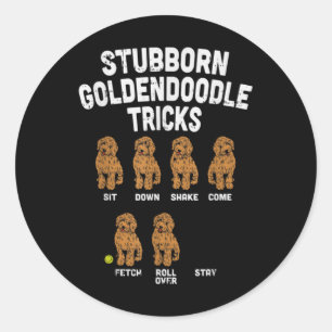 Pegatina Redonda Stubborn Goldendoodle Tricks, divertido entrenador