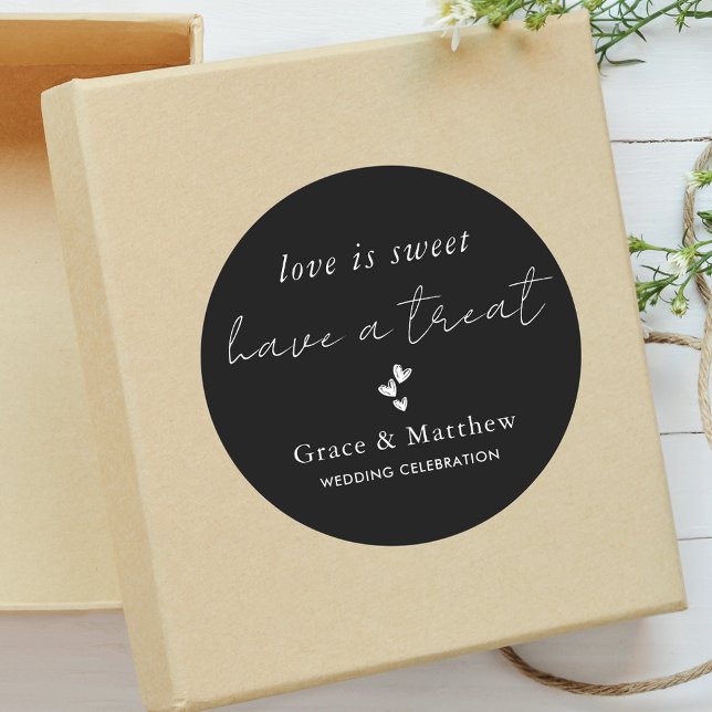 Pegatina Redonda Stylish Black & White Love is Sweet Wedding Favor (Subido por el creador)