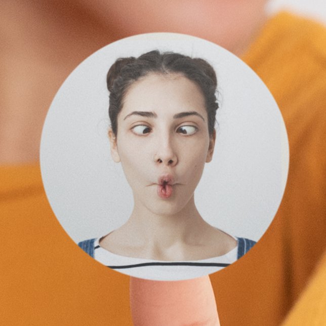 Pegatina Redonda Sube tu selfie de cara divertida (Subido por el creador)