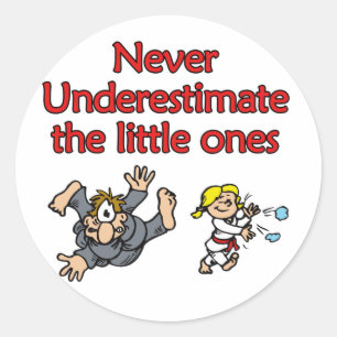 Pegatina Redonda Subestimar