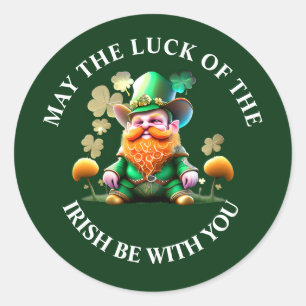 Pegatina Redonda Suerte del oro verde del lindo leprechaun gnome ir