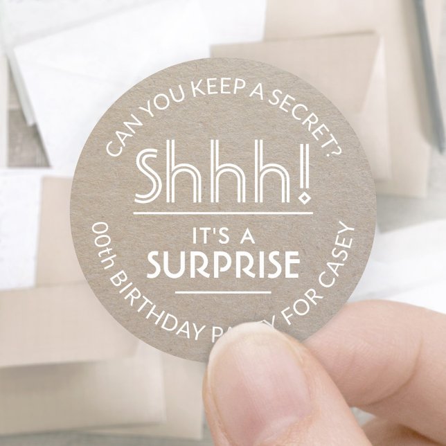 Pegatina Redonda Surprise Birday Party Simple Faux Kraft Paper (Subido por el creador)