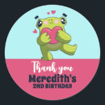 Pegatina Redonda Sweet Frog Love Personalizados Kids Birthday Party<br><div class="desc">Los pequeños favores partidarios para los niños,  niños o chicas que aman a los animales. Perfecto para la fiesta de cumpleaños de los niños,  los favores de fiesta y la etiqueta de agradecimiento. También puede personalizar el texto para la ducha de bebé u otra ocasión y fiesta.</div>