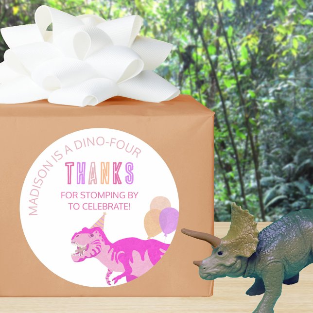 Pegatina Redonda T-Rex Rosa Cute Cualquier Dinosaurio De Edad Graci (Add your details to these cute pink dinosaur thank you stickers)