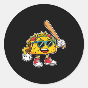 Pegatina Redonda Taco divertido jugando béisbol mexicano cinco de m