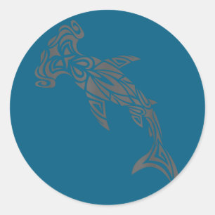 Pegatina Redonda Tatuaje tribal hawaiano polinesio de tiburón marti