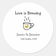 Taza de café Love is Brewing corazón dorado nombre