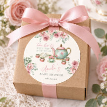 Té floral rosa con la futura mamá en el baby showe