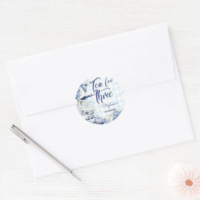 Pegatina Redonda Té por tres años, tercer cumpleaños para los niños (Sobre)