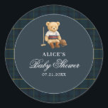 Pegatina Redonda Teddy Bear Sport Navy Blue Baby Shower<br><div class="desc">Añada el toque final perfecto con nuestros elegantes pegatinas de regalo. Con el mismo osito de peluche con atuendo deportivo ecuestre de polo, estos pegatinas le dan un aspecto cohesivo y elegante a los favoritos de su partido. El diseño muestra nuestra marina profunda clásica y la frontera escocesa verde con...</div>