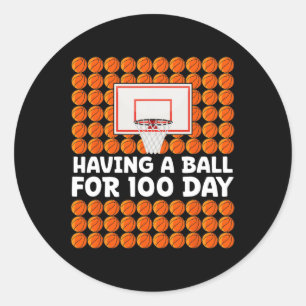 Pegatina Redonda Tener Una Pelota Durante 100 Días De Básquetbol Es