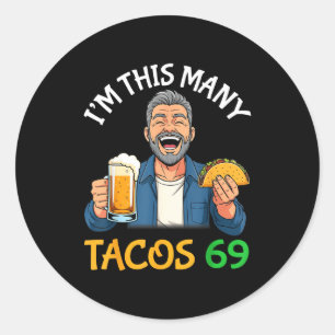 Pegatina Redonda Tengo Esta Cantidad de Tacos Hombre de 69 Años Beb