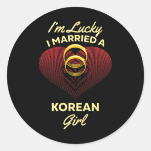 Pegatina Redonda Tengo suerte de que me casé con un Boda Chica core