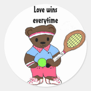 Pegatina Redonda Tenis Bear - El amor gana siempre