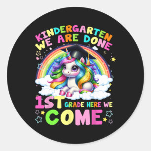 Pegatina Redonda Terminamos 1º Grado Aquí Llegamos Cute Unicorn