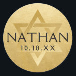 Pegatina Redonda The Gold Bar Mitzvah Bat Mitzvah Star of David Nam<br><div class="desc">Elegante bar clásico y moderno pegatinas mitzvah con nombre, fecha y estrella de David. Estos elegantes pegatinas del bar mitzvah dan un aspecto elegante a los sellos para sobres o a los proyectos de decoración de fiestas del bar DIY y bat mitzvah. ・ ・ Haga clic en PERSONALIZAR MÁS AÚN...</div>