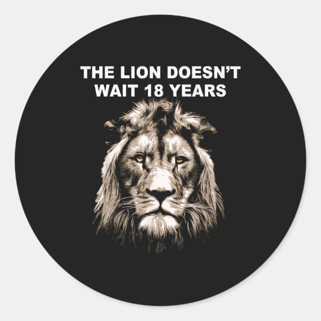 Pegatina Redonda The Lion Doesn't Wait 18 Years Funny  (Anverso)