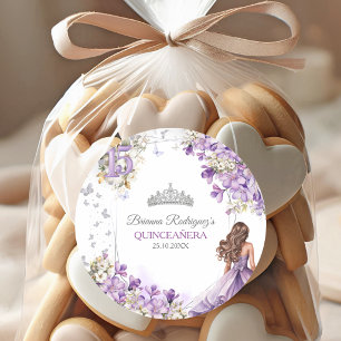 Pegatina Redonda Tiara Floral de Mariposa de Plata Lavanda Quinceañ