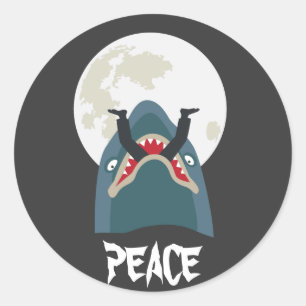 Pegatina Redonda Tiburón en la noche de la luna