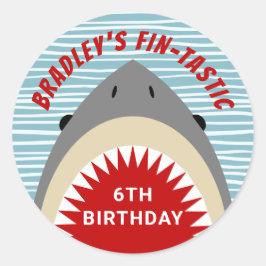 Pegatina Redonda Tiburón muerde cualquier fiesta de cumpleaños de l