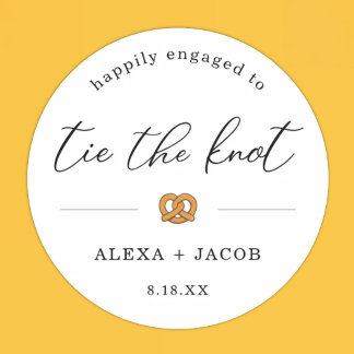 Pegatina Redonda Tie the Knot Pretzel Engagement Party Favor Label