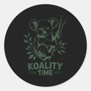 Pegatina Redonda Tiempo de calidad Oso koala divertido duerme hombr