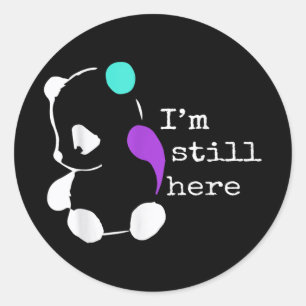 Pegatina Redonda Todavía Estoy Aquí - Un obsequio De Semicolón Para