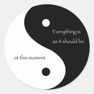 Pegatina Redonda Todo es mientras que debe ser en este momento