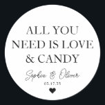 Pegatina Redonda TODO LO QUE NECESITAS ES AMOR Y ADELANTE Favor De<br><div class="desc">Un clásico Pegatina Boda de Black Gracias con "Todo lo que necesitas es amor y dulce" en un clásico y elegante tipo de letra. Puede personalizarlo fácilmente con sus nombres y fecha de boda.</div>