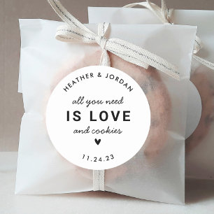 Pegatina Redonda Todo lo que necesitas es amor y cookies favorecen