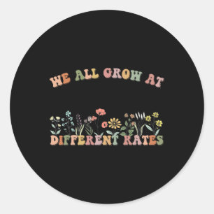 Pegatina Redonda Todos Crecen A Tasas Diferentes Sped Teacher Retro