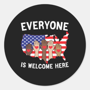Pegatina Redonda Todos Son Bienvenidos Aquí Bandera Americana Para 