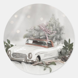 Pegatina Redonda Tome el hogar del árbol de navidad en un coche