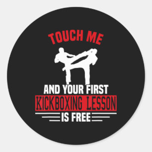 Pegatina Redonda Tóqueme y su primera lección de kickboxing es grat