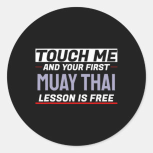 Pegatina Redonda Tóqueme y su primera lección de Muay Thai es grati