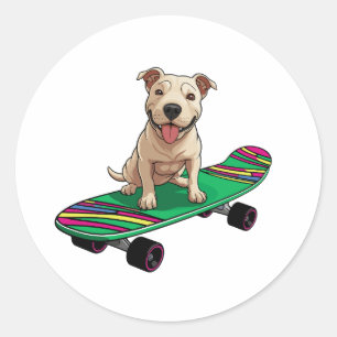 Pegatina Redonda Toro Terrier inglés en una skateboard