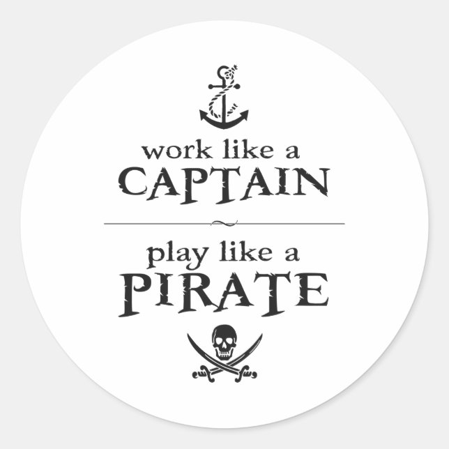 Pegatina Redonda Trabajar como un capitán, jugar como un pirata (Anverso)