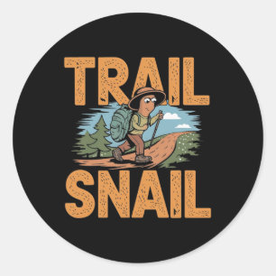 Pegatina Redonda Trail Snail - Cita divertida de senderismo de Pun