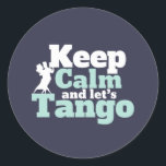 Pegatina Redonda Tranquilidad Vamos Tango Funny Baila de Baile<br><div class="desc">Mantengan la calma y déjennos Tango. El divertido diseño de baile de salón para los que les gusta bailar al ritmo de la música con su pareja. Guay y mercancía simple para bailarina profesional de tango. Perfecto para celebrar la actuación en el Día Nacional de la Danza. Regalo de Navidades...</div>